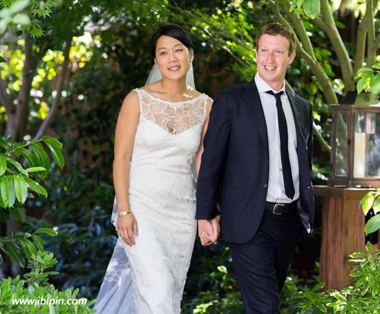 20120520222028 图:Facebook创始人扎克伯格与华裔女友低调结婚